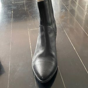 Gorgeous black leather boots worn twice!